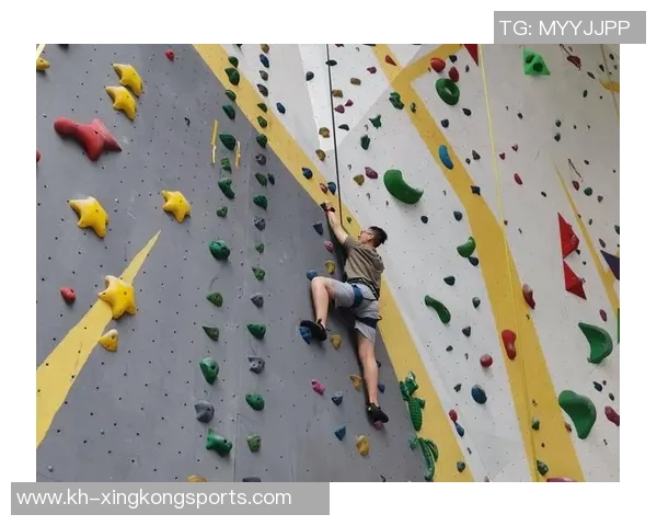 运动数据南京滑板队在攀岩联赛中的经验与表现分析与点评